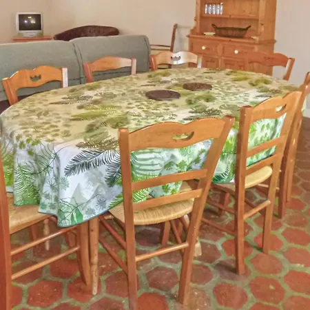 4 Bedroom In * Vaudoy-en-Brie