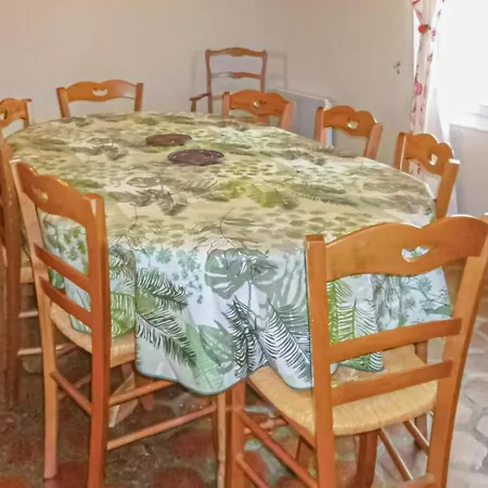 4 Bedroom In *