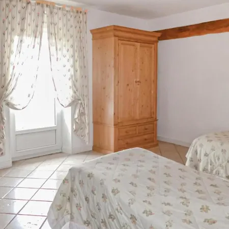 4 Bedroom In Holiday home Vaudoy-en-Brie