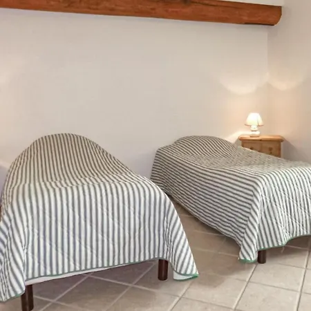 4 Bedroom In * Vaudoy-en-Brie